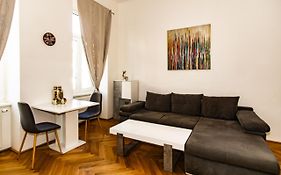 Raimond Apartment